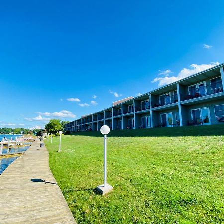 Fleetwood Inn Suites Cheboygan Dış mekan fotoğraf