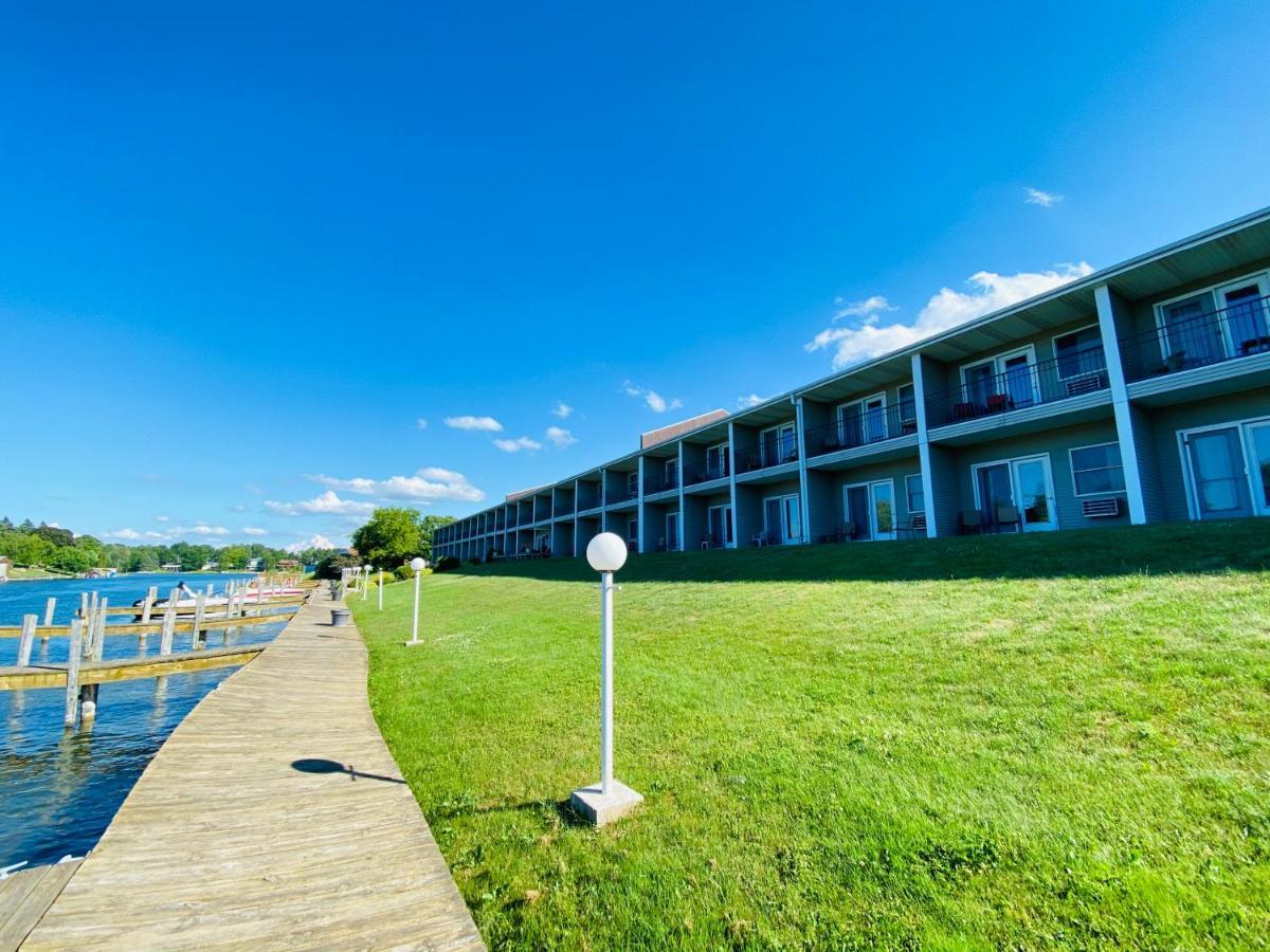 Fleetwood Inn Suites Cheboygan Dış mekan fotoğraf