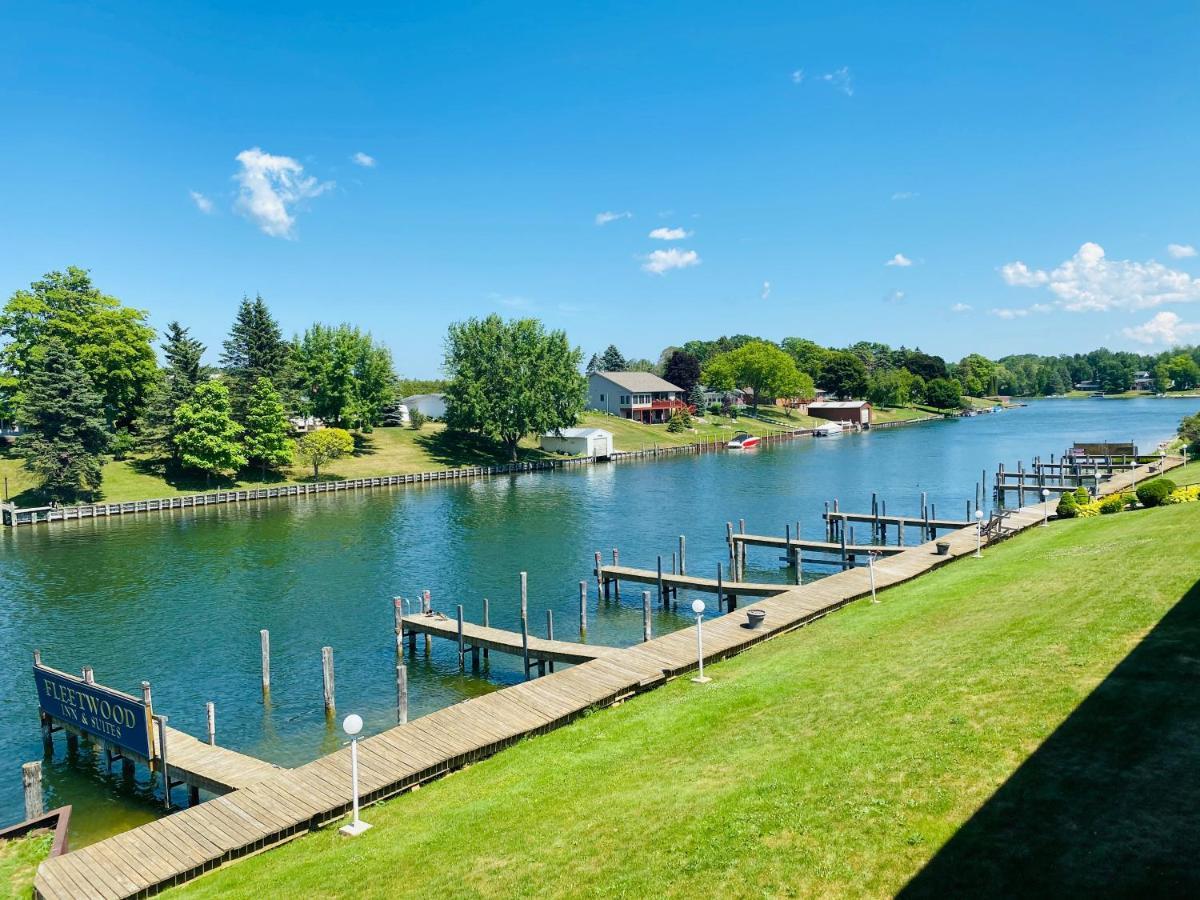 Fleetwood Inn Suites Cheboygan Dış mekan fotoğraf