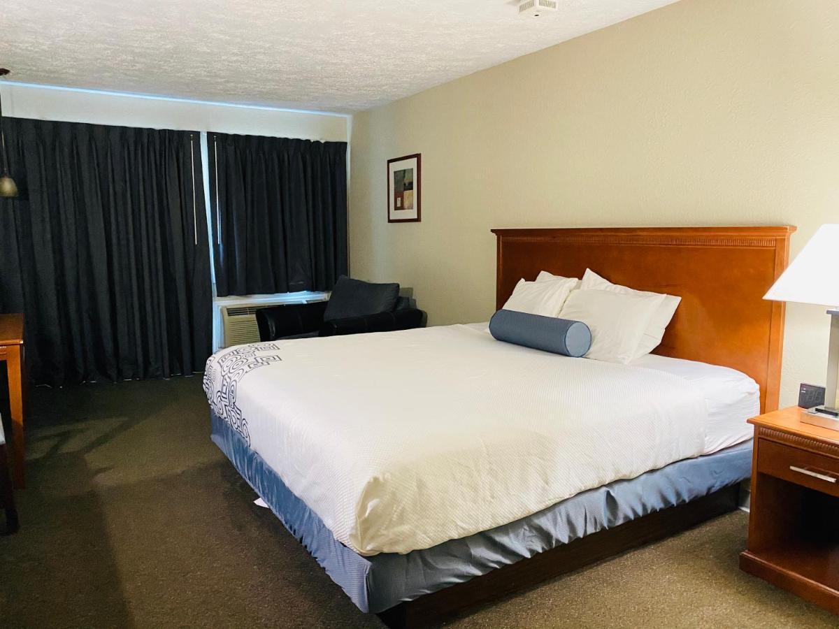 Fleetwood Inn Suites Cheboygan Dış mekan fotoğraf