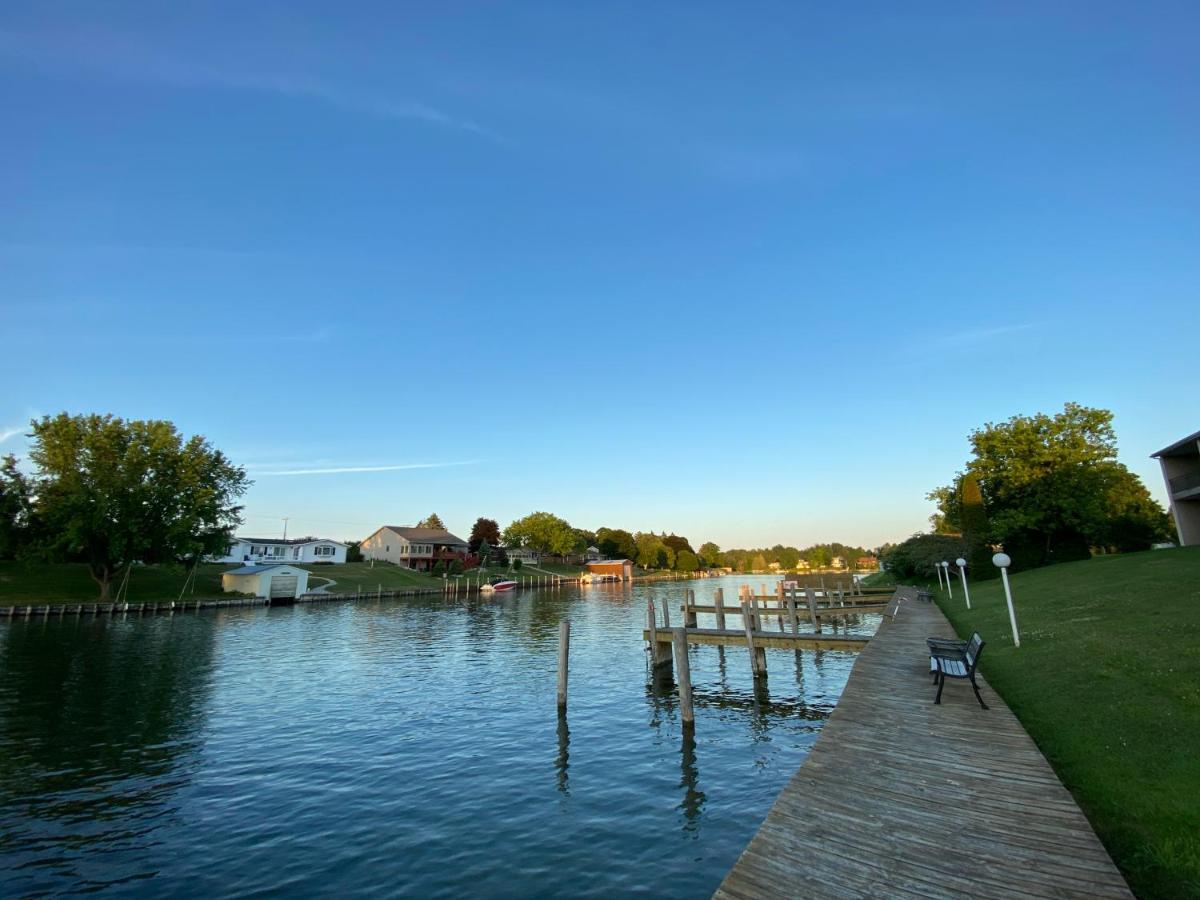 Fleetwood Inn Suites Cheboygan Dış mekan fotoğraf
