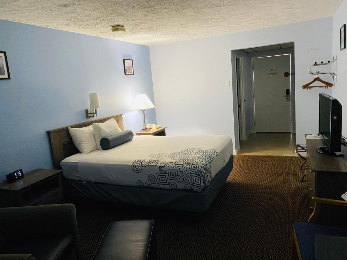 Fleetwood Inn Suites Cheboygan Dış mekan fotoğraf