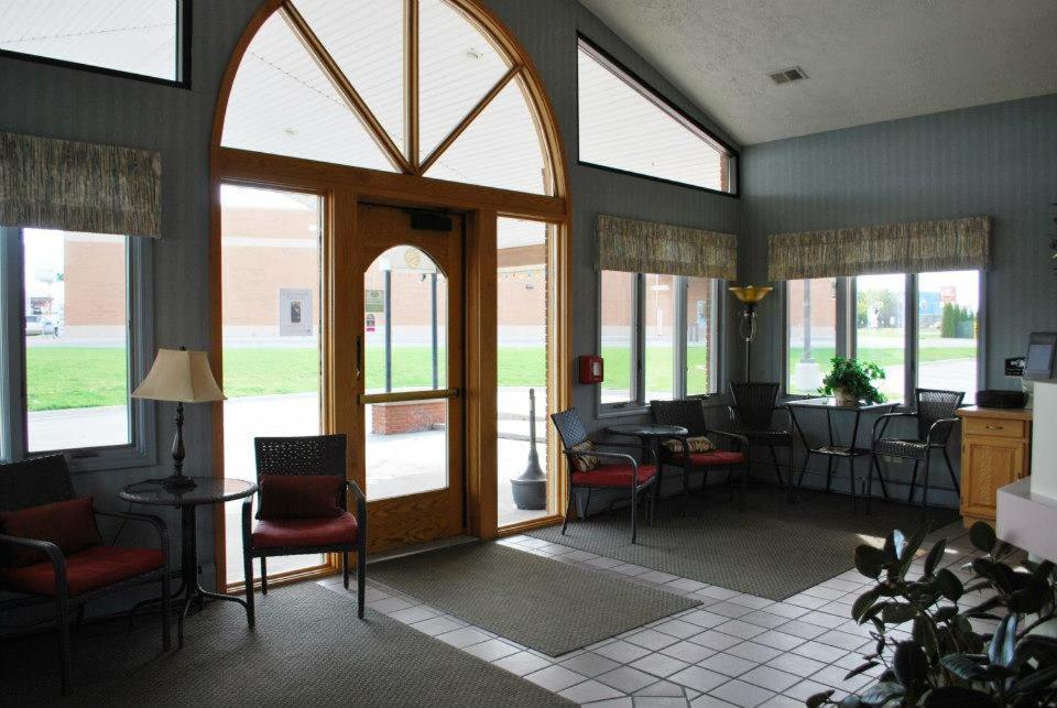 Fleetwood Inn Suites Cheboygan Dış mekan fotoğraf