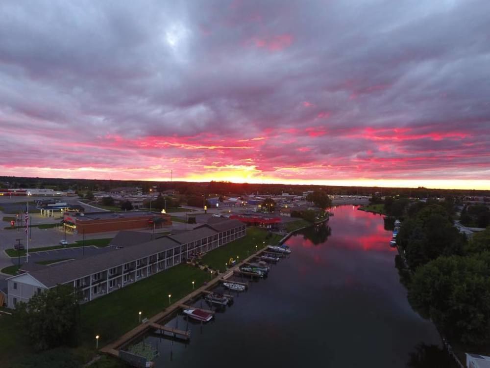 Fleetwood Inn Suites Cheboygan Dış mekan fotoğraf